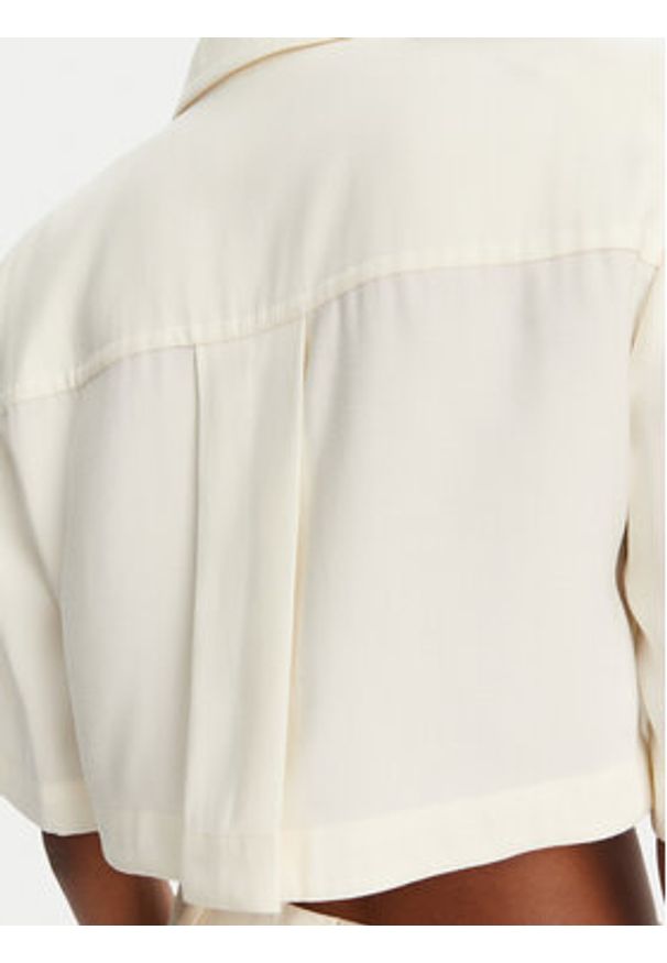 Patrizia Pepe Koszula 2C1590 A573 W146 Écru Regular Fit. Materiał: wiskoza