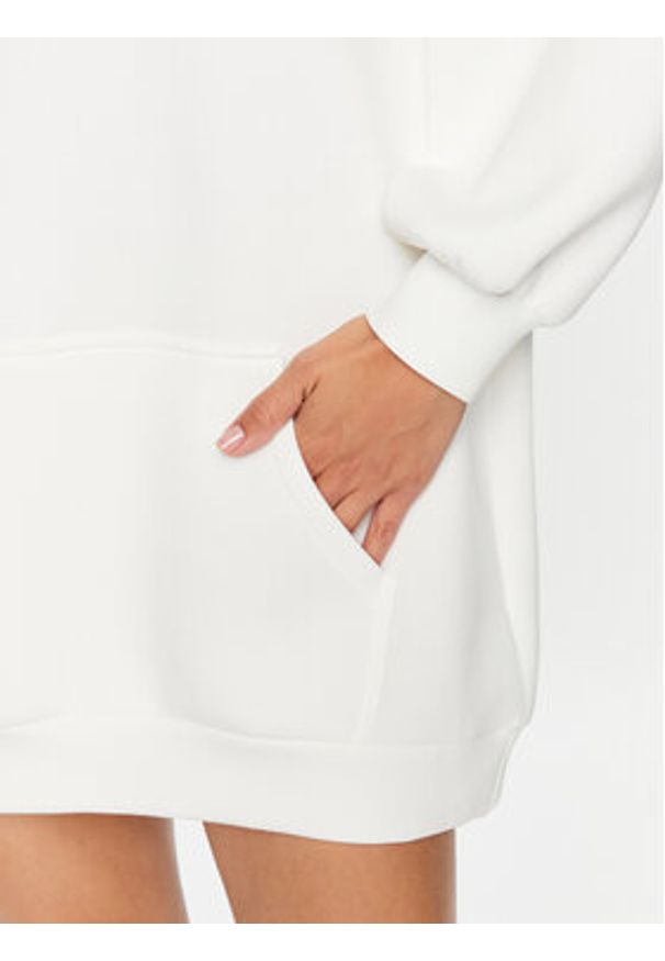 Guess Sukienka codzienna V3BQ14 K7UW2 Biały Regular Fit. Okazja: na co dzień. Kolor: biały. Materiał: wiskoza. Typ sukienki: proste. Styl: casual