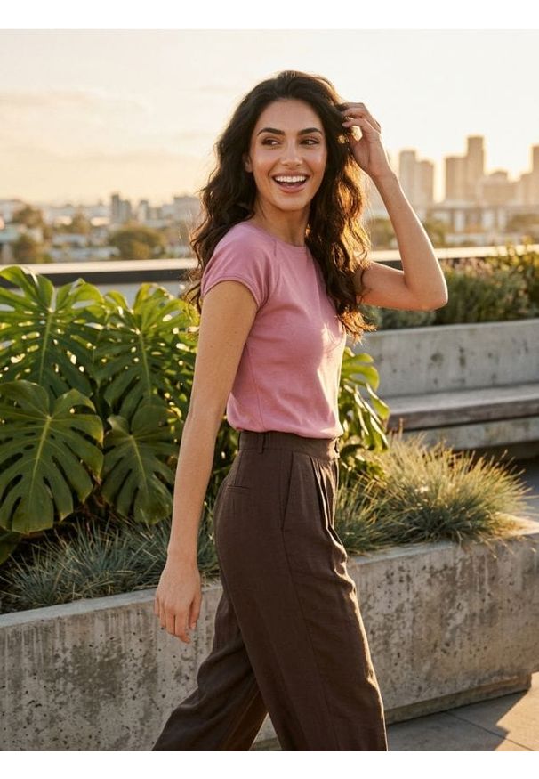 Sinsay - Koszulka z krótkim rękawem - różowy. Kolor: różowy. Długość rękawa: krótki rękaw. Długość: krótkie