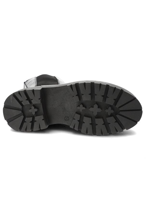 Czarne Botki Carinii Stylowe Wsuwane Workery Damskie. Okazja: na co dzień. Zapięcie: bez zapięcia. Kolor: czarny. Materiał: skóra. Styl: elegancki