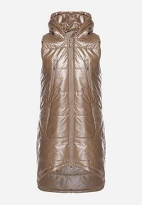 Born2be - Ciemnobeżowa Długa Kamizelka z Kapturem Ozdobiona Imitacją Kieszeni Mavaria. Typ kołnierza: kaptur. Kolor: beżowy. Materiał: jeans. Długość: długie. Wzór: aplikacja. Sezon: wiosna, jesień. Styl: elegancki, sportowy, klasyczny #2