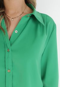 Born2be - Zielona Gładka Koszula z Wiskozy na Guziki Calvi. Kolor: zielony. Materiał: wiskoza. Wzór: gładki