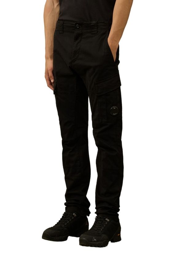 C.P. Company - C.P. COMPANY Czarne męskie spodnie Cargo Pant. Kolor: czarny. Materiał: bawełna, elastan