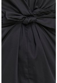 Nissa Sukienka kolor czarny midi prosta. Okazja: na co dzień. Kolor: czarny. Materiał: tkanina. Długość rękawa: krótki rękaw. Wzór: gładki. Typ sukienki: proste. Styl: casual. Długość: midi #2