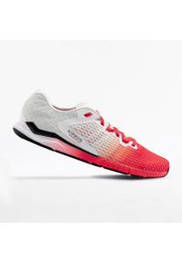 KIPRUN - Buty do chodu sportowego Kiprun Racewalk Comp 900. Kolor: czerwony, biały, wielokolorowy. Materiał: kauczuk. Wzór: geometria. Sport: turystyka piesza