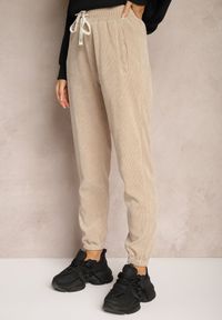 Renee - Ciemnobeżowe Dresowe Spodnie z Bawełną High Waist Wykończone w Pasie Gumką Ekadela. Stan: podwyższony. Kolor: beżowy. Materiał: bawełna, dresówka #4