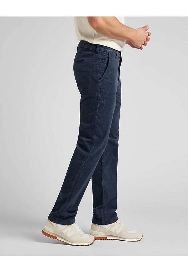 Lee - LEE REGULAR CHINO MĘSKIE SPODNIE SZTRUKSOWE SZTRUKS MOOD INDIGO L71FQE50 112321615. Materiał: sztruks