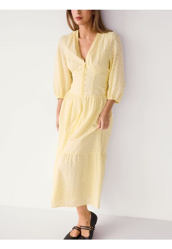 Reserved - Sukienka z haftem - jasnożółty. Kolor: żółty. Materiał: tkanina, bawełna. Wzór: haft. Typ sukienki: proste