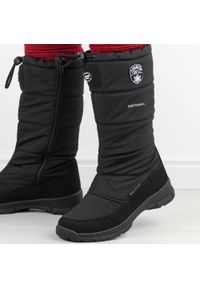 Czarne zimowe śniegowce damskie z membraną American Club Softshell Sn11/24. Okazja: na spacer. Kolor: czarny. Materiał: tkanina, skóra, softshell. Szerokość cholewki: normalna. Sezon: zima. Obcas: na obcasie. Styl: klasyczny, elegancki. Wysokość obcasa: średni
