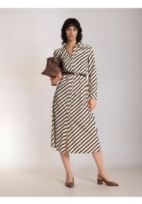 Sinsay - Koszulowa sukienka z bawełną z paskiem w talii - wielobarwny. Materiał: bawełna. Typ sukienki: koszulowe #1