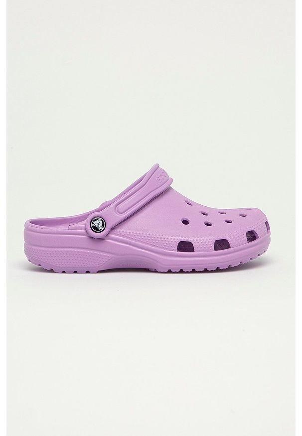 Crocs - Klapki. Kolor: fioletowy. Materiał: materiał. Wzór: gładki. Obcas: na obcasie. Wysokość obcasa: niski