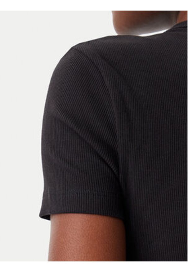 Calvin Klein Jeans T-Shirt J20J225245 Czarny Slim Fit. Kolor: czarny. Materiał: bawełna