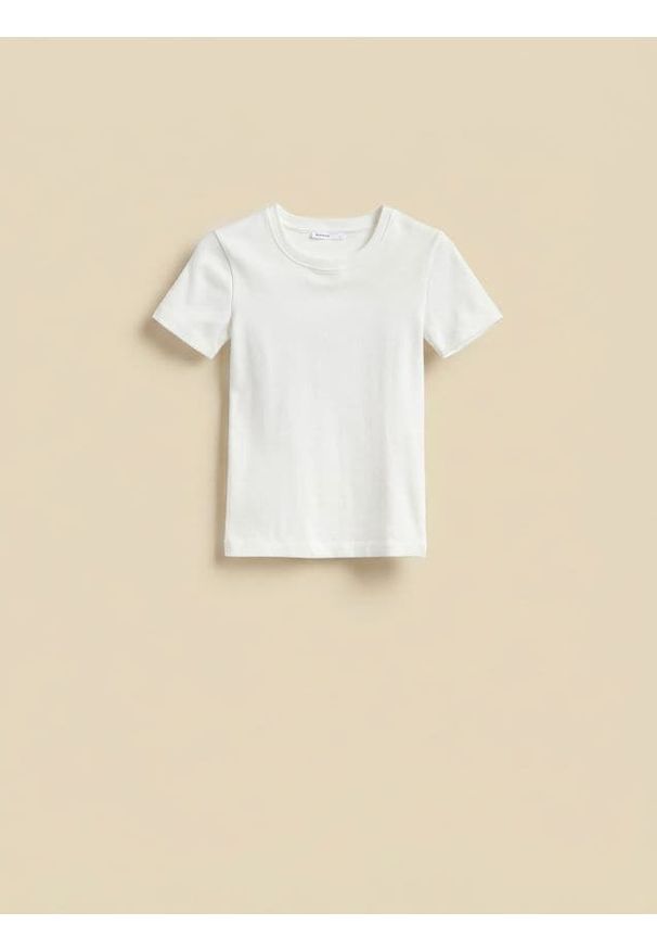 Reserved - T-shirt w prążek - złamana biel. Materiał: dzianina, bawełna. Wzór: prążki