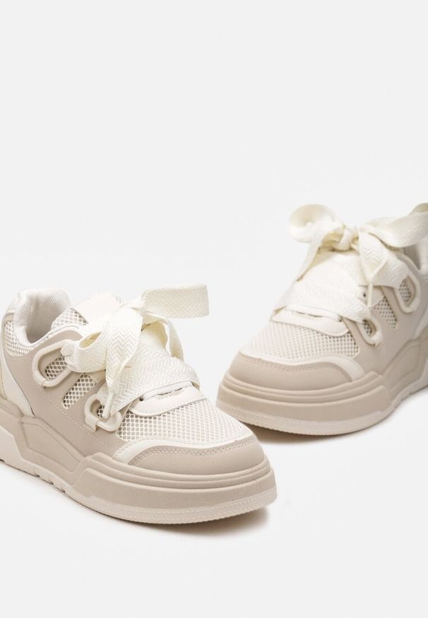 Renee - Beżowe Sneakersy na Grubej Podeszwie z Ozdobnymi Sznurówkami Zeldema. Okazja: na co dzień. Zapięcie: sznurówki. Kolor: beżowy. Materiał: jeans