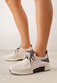 Born2be - Beżowe Sneakersy z Podwójnym Sznurowaniem Fontarin. Nosek buta: okrągły. Kolor: beżowy. Materiał: materiał. Obcas: na obcasie. Wysokość obcasa: niski #1