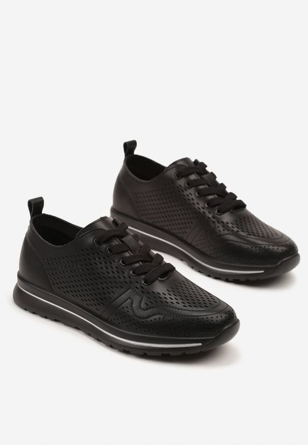 Born2be - Czarne Skórzane Sneakersy Ozdobione Perforacją Odrelia. Okazja: na co dzień. Kolor: czarny. Materiał: skóra. Wzór: aplikacja. Obcas: na płaskiej podeszwie