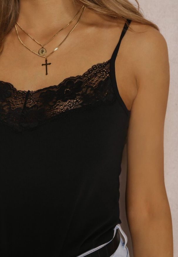 Renee - Czarny Top Bawełniany Actusa. Kolor: czarny. Materiał: bawełna. Długość rękawa: na ramiączkach. Wzór: gładki, jednolity, koronka