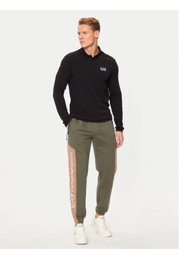 EA7 Emporio Armani Spodnie dresowe 6DPP71 PJVTZ 1846 Zielony Regular Fit. Kolor: zielony. Materiał: bawełna