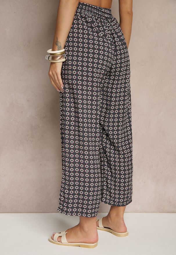 Renee - Ciemnozielone Spodnie o Szerokim Kroju High Waist z Geometrycznym Wzorem Farisia. Stan: podwyższony. Kolor: zielony. Materiał: bawełna. Wzór: geometria. Styl: elegancki