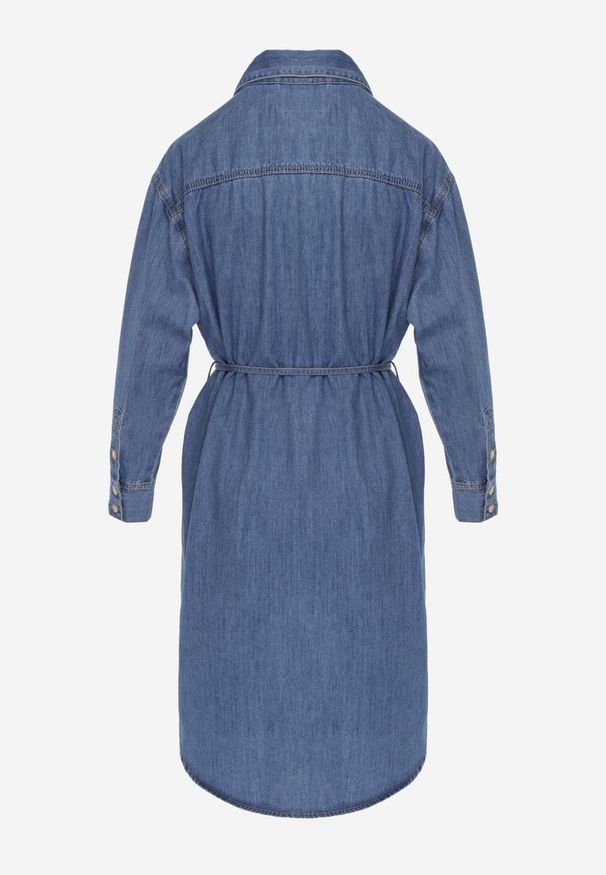 Renee - Niebieska Jeansowa Sukienka Koszulowa Oversize z Bawełną i Paskiem Cianatra. Okazja: na co dzień. Kolor: niebieski. Materiał: jeans, bawełna. Typ sukienki: koszulowe, oversize. Styl: wizytowy, casual