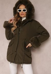 Renee - Ciemnozielona Kurtka Parka z Futerkiem i Szerokim Kapturem Florion. Okazja: na co dzień. Kolor: zielony. Materiał: futro. Wzór: aplikacja. Sezon: zima. Styl: casual #3