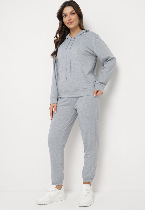 Born2be - Szary Komplet Dresowy Bluza Kangurka z Kapturem i Spodnie Joggery Triasa. Kolor: szary. Materiał: dresówka