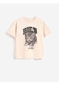 Reserved - Luźny t-shirt z nadrukiem - kremowy. Kolor: kremowy. Materiał: bawełna. Wzór: nadruk #1