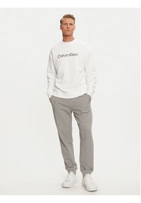 Calvin Klein Bluza Hero Logo K10K112956 Biały Comfort Fit. Kolor: biały. Materiał: bawełna