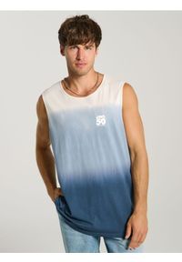 Sinsay - Tank top tie-dye z nadrukiem na plecach Jaws - granatowy. Kolor: niebieski. Wzór: nadruk