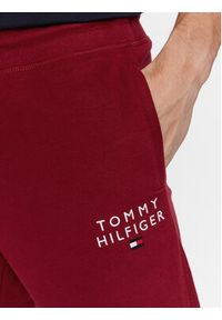 TOMMY HILFIGER - Tommy Hilfiger Spodnie dresowe UM0UM02880 Czerwony Regular Fit. Kolor: czerwony. Materiał: bawełna