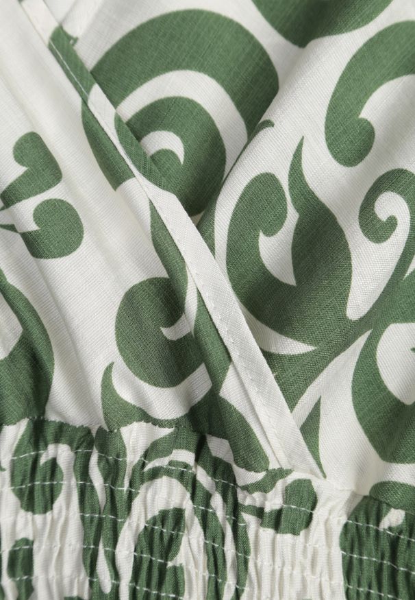 Renee - Zielona Taliowana Sukienka z Wiskozy z Kopertowym Dekoltem Jynaela. Typ kołnierza: dekolt kopertowy. Kolor: zielony. Materiał: wiskoza. Wzór: nadruk. Typ sukienki: kopertowe. Styl: boho