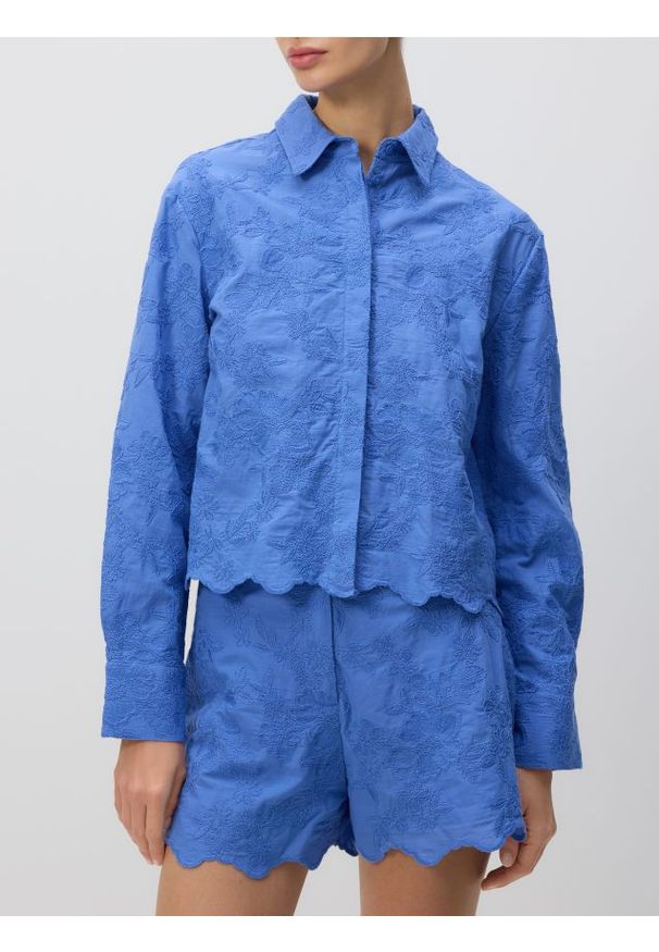 Reserved - Bawełniana koszula z haftem - jasnoniebieski. Kolor: niebieski. Materiał: bawełna. Wzór: haft