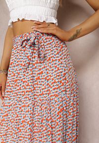 Renee - Czerwona Rozkloszowana Spódnica Maxi z Wiskozy z Gumką w Talii Tailana. Okazja: na co dzień. Kolor: czerwony. Materiał: wiskoza. Styl: casual