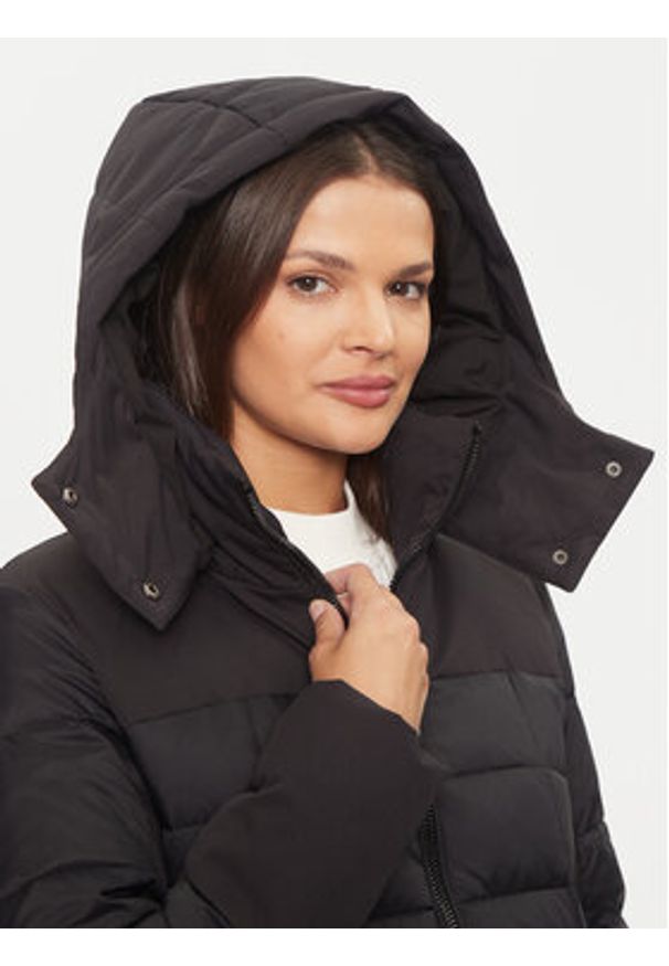 Guess Płaszcz zimowy Carolyn W4BL0D WG0V0 Czarny Regular Fit. Kolor: czarny. Materiał: syntetyk. Sezon: zima