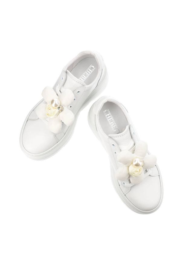 CheBello - Białe Sneakersy Chebello Modne Obuwie Na Platformie. Okazja: na co dzień. Kolor: biały. Materiał: skóra. Wzór: aplikacja. Obcas: na platformie