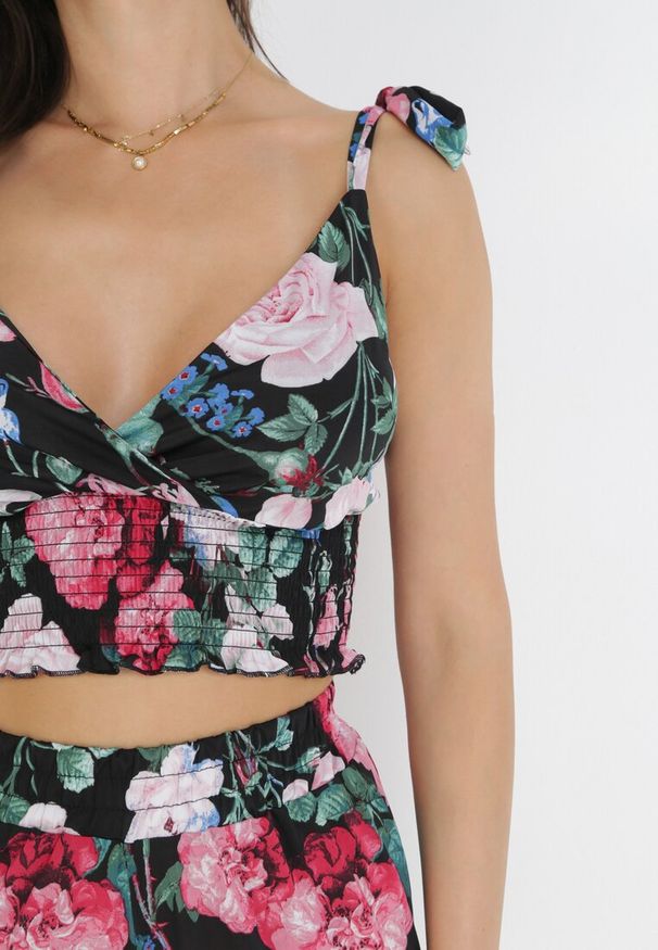 Born2be - Czarny 2-częściowy Komplet z Topem i Spodniami Coreta. Kolor: czarny. Materiał: tkanina. Wzór: kwiaty