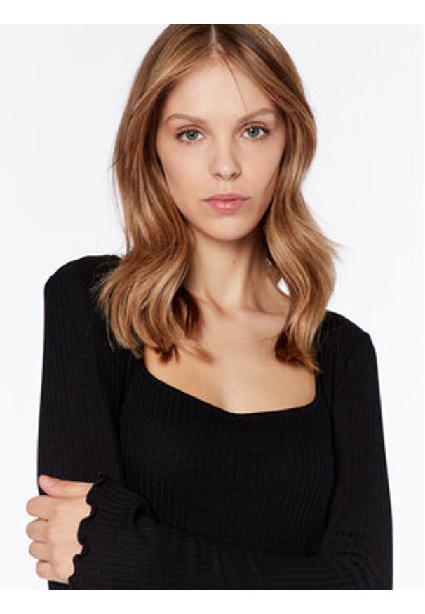 Gina Tricot Bluzka Alba 18689 Czarny Regular Fit. Kolor: czarny. Materiał: syntetyk