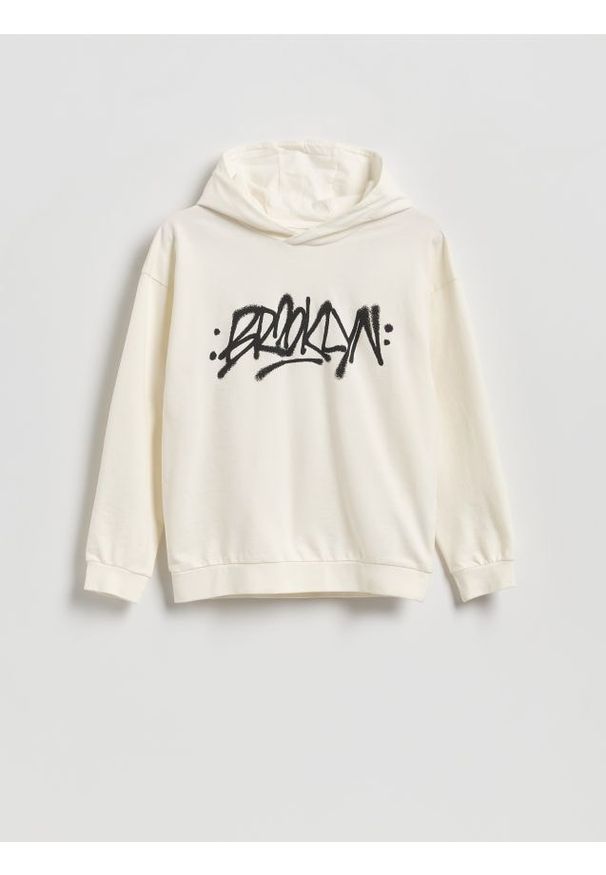 Reserved - Bawełniana bluza z nadrukiem - złamana biel. Materiał: bawełna. Wzór: nadruk