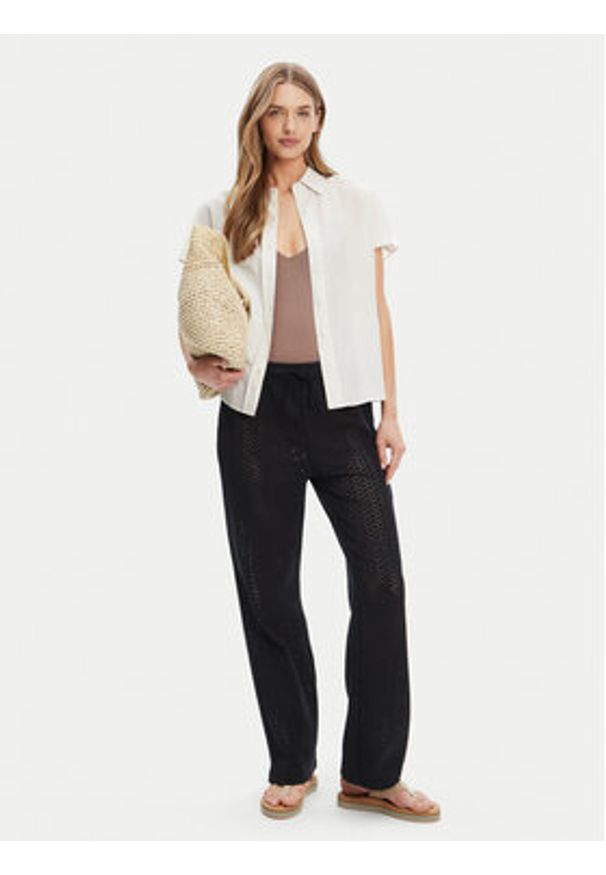 Roxy Spodnie materiałowe ERJX603437 Czarny Regular Fit. Kolor: czarny. Materiał: bawełna