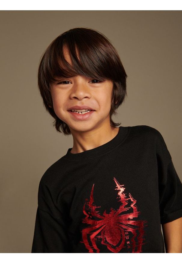 Reserved - T-shirt Spider-Man - czarny. Kolor: czarny. Materiał: bawełna, dzianina