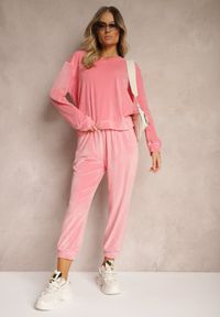 Renee - Jasnoróżowy Komplet Dresowy z Weluru Luźna Bluza z Dekoltem w V i Elastyczne Spodnie z Kieszeniami Esparkia. Kolor: różowy. Materiał: dresówka, welur #5