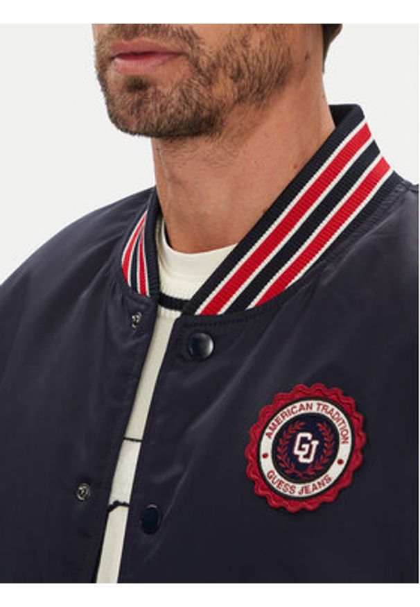 Guess Jeans Kurtka bomber M5YL15 WHAA2 Granatowy Regular Fit. Kolor: niebieski. Materiał: syntetyk