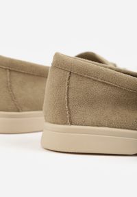 Renee - Jasnozielone Mokasyny z Imitacji Zamszu Zdobione Zawieszką i Przeszyciem Aezoris. Okazja: na co dzień. Kolor: zielony. Materiał: zamsz. Wzór: aplikacja. Styl: casual, elegancki #7