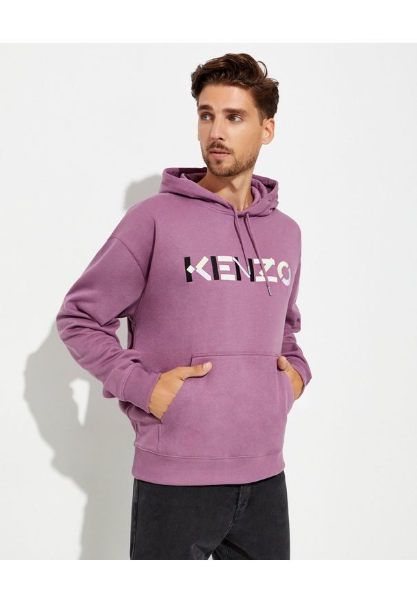 Kenzo - KENZO - Bluza z wyszywanym logo. Kolor: różowy, wielokolorowy, fioletowy. Materiał: bawełna. Długość rękawa: długi rękaw. Długość: długie. Wzór: aplikacja, kolorowy. Styl: klasyczny