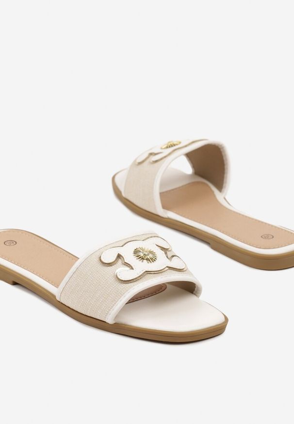 Renee - Białe Klapki z Metalowym Detalem Elliannae. Okazja: na co dzień. Kolor: biały. Sezon: lato. Styl: casual