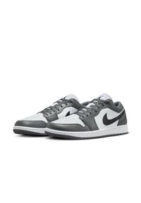 Nike Air Jordan 1 Low Iron Grey Sneakersy męskie. Okazja: na co dzień. Kolor: szary. Materiał: skóra. Szerokość cholewki: normalna. Model: Nike Air Jordan #7