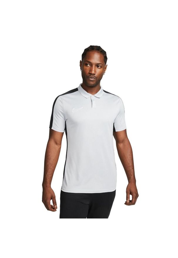 Nike - Męska Koszulka Polo Academy DriFIT. Typ kołnierza: polo. Kolor: biały. Sport: turystyka piesza