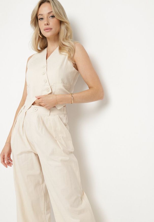 Born2be - Beżowy Komplet Garniturowy z Bawełną i Wiskozą Spodnie i Kamizelka Polvivi. Kolor: beżowy. Materiał: bawełna, wiskoza. Wzór: jednolity