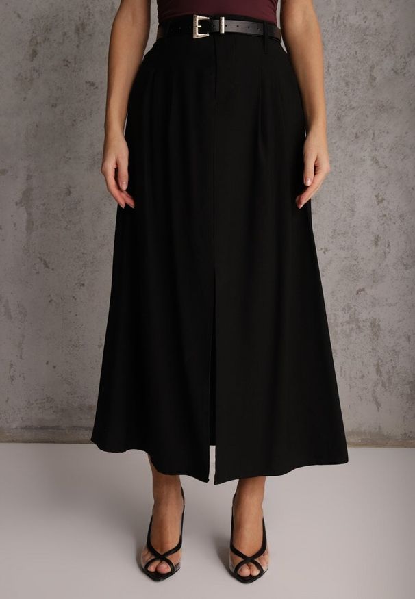 Renee - Czarna Rozkloszowana Spódnica z Wiskozy Zdobiona Rozcięciem i Paskiem Urilia. Okazja: na co dzień, na randkę. Kolor: czarny. Materiał: wiskoza. Wzór: aplikacja. Styl: casual, elegancki