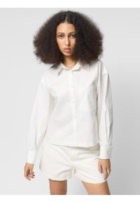 outhorn - Koszula bawełniana damska Outhorn - biała. Kolor: biały. Materiał: bawełna. Długość rękawa: długi rękaw. Długość: długie. Styl: klasyczny #1